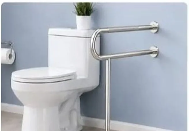Barra de Seguridad para Baño con Pata de Apoyo — trabajo en hierro y acero de Metálicas M-M, Corozal, Sucre