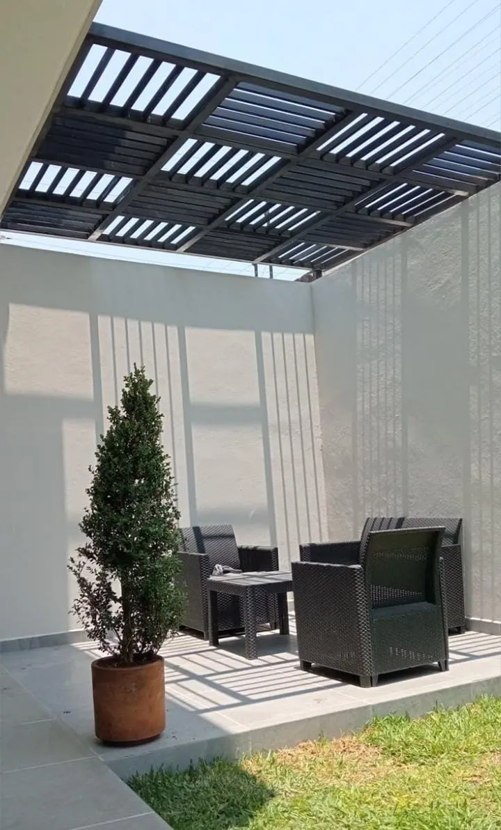 Pérgola Minimalista — trabajo en hierro y acero de Metálicas M-M, Corozal, Sucre