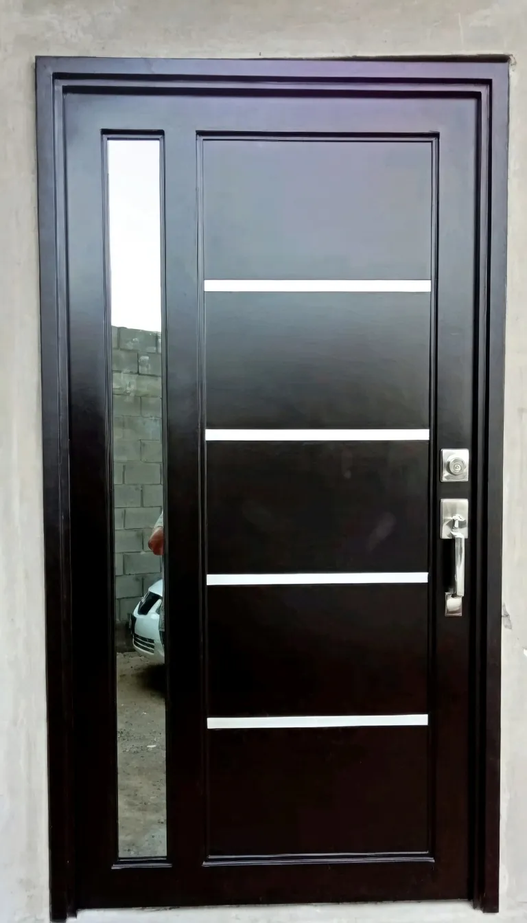 Puerta Líneas — trabajo en hierro y acero de Metálicas M-M, Corozal, Sucre